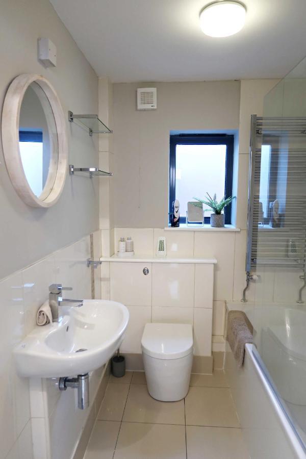 3 The Mews Montpellier Villa Cheltenham Bagian luar foto
